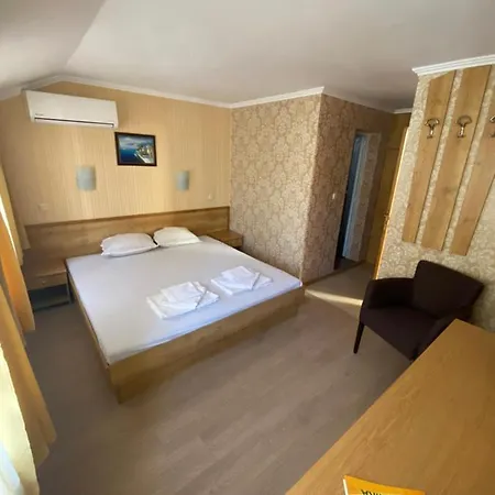 еника Pensión 3*