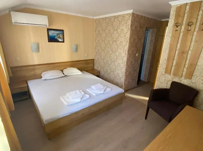 еника Konukevi 3*